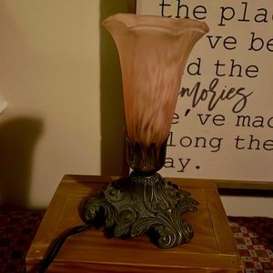 Elegant Victorian style accent lamp